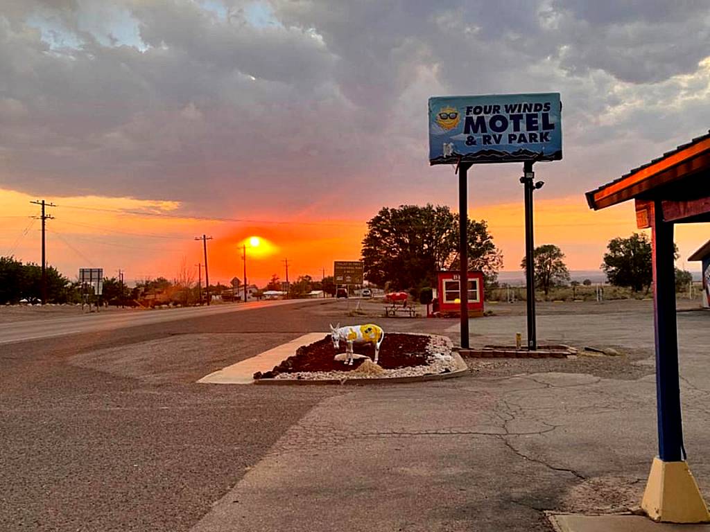 Four Winds Motel & RV Park (Carrizozo) 