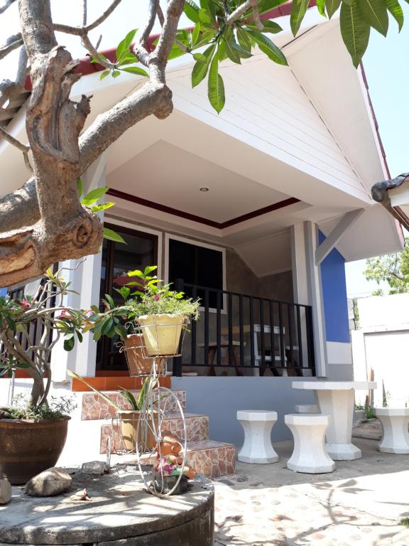 Poopreaw Koh Larn