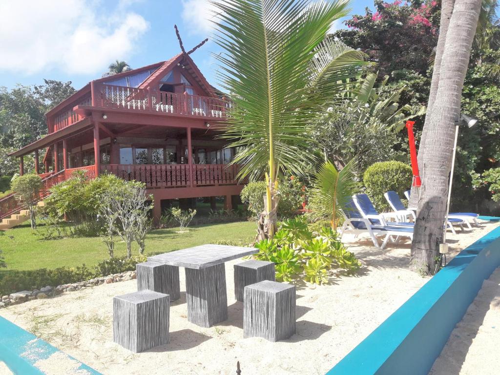 Beachfront Villa, Bang Po