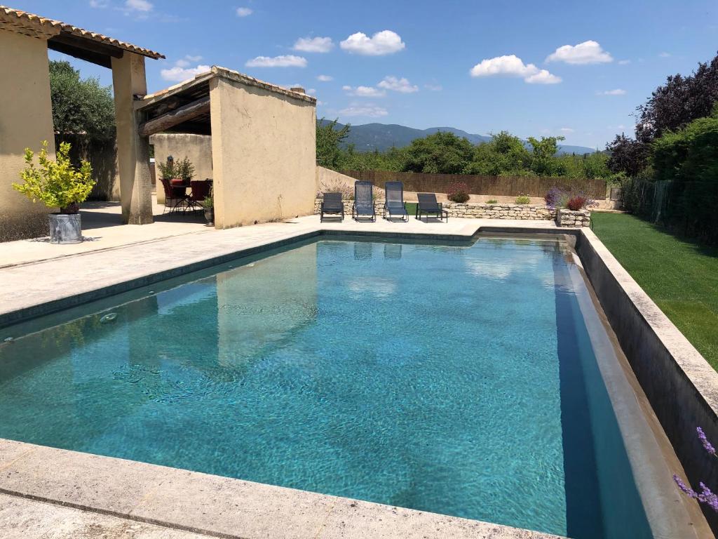 Villa dans le LUBERON à 2 km de LOURMARIN